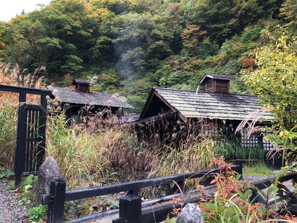 鶴の湯温泉の建物